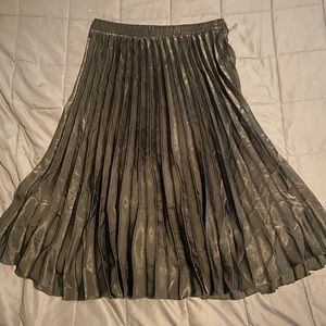 NWT Max Studio black polyester pleated skirt 🖤